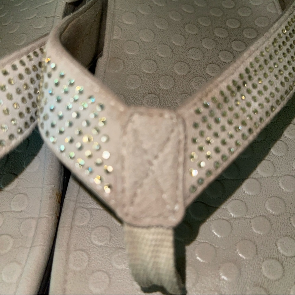 Vionic Tide Beige Slip On Rhinestone Beige/Champagne Flip Flop Sandal Womens 9 - Picture 9 of 11